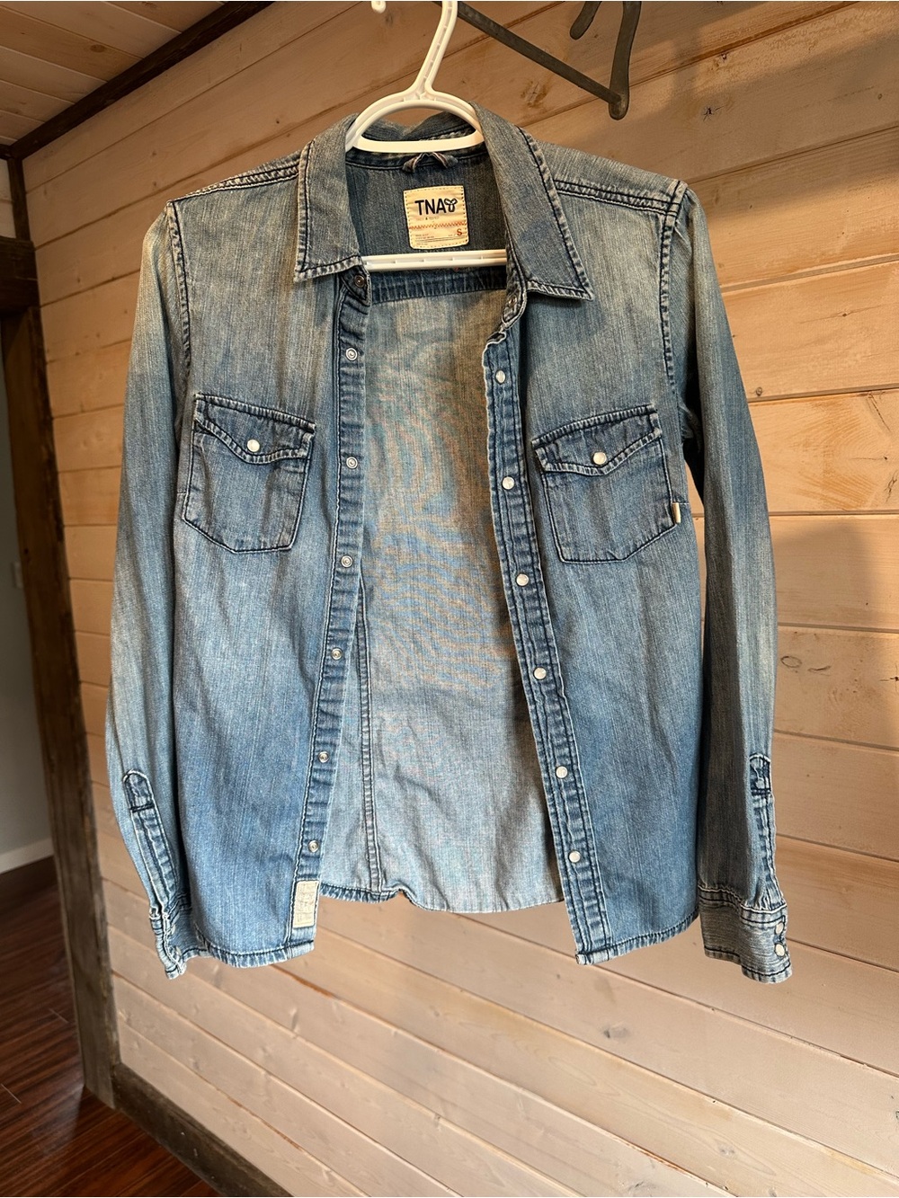TNA | Light Wash Classic Fit Denim Pearl Snap Shirt